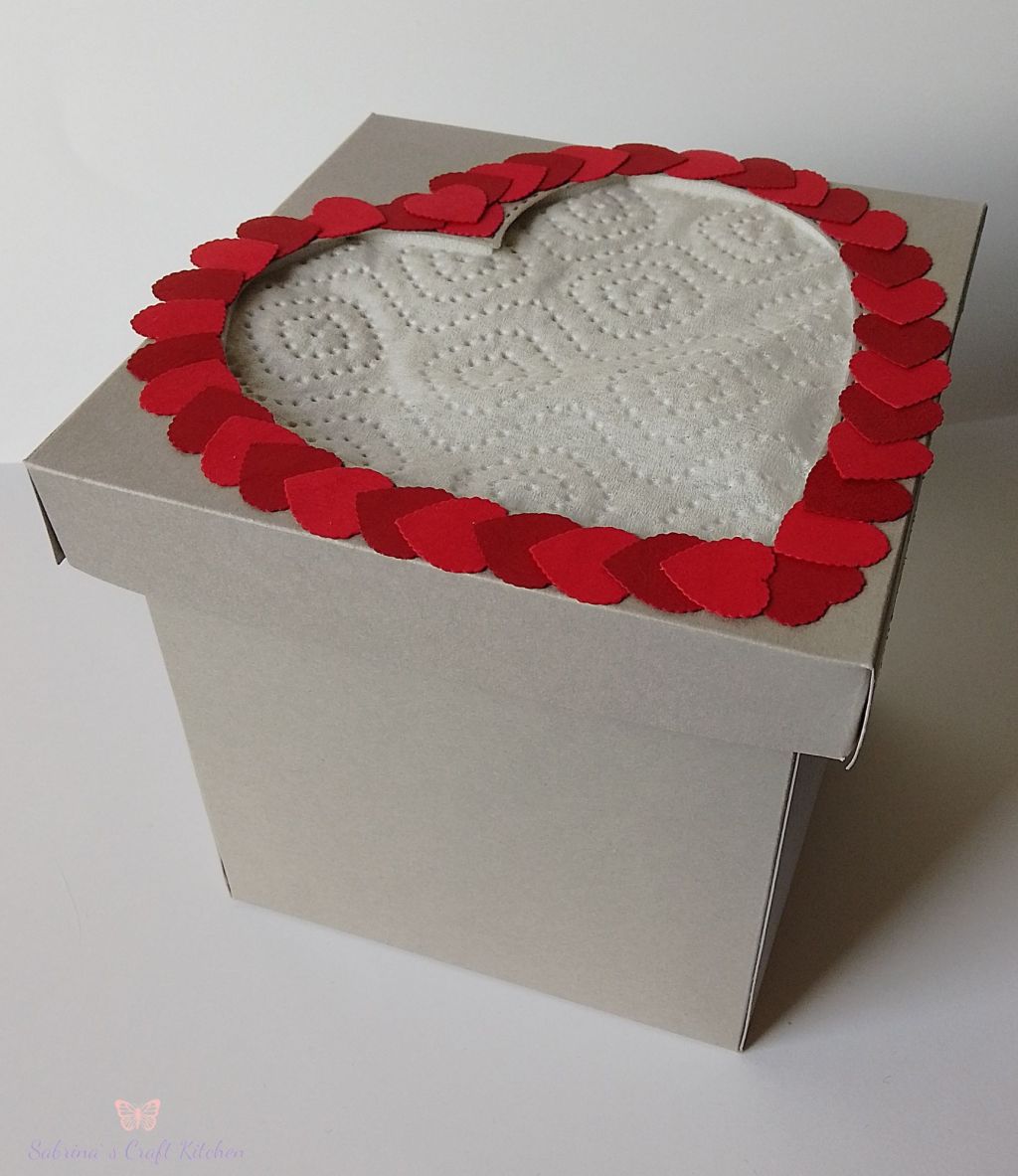 Box mit flammendem&nbsp;Herz