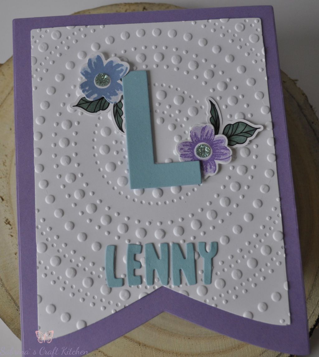 Personalisierte Wimpelbox mit Perlenschlüsselanhänger